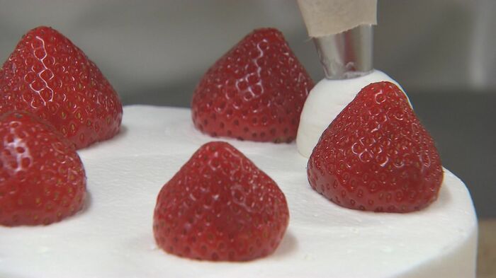 イチゴや小麦粉などの原材料も値上がり