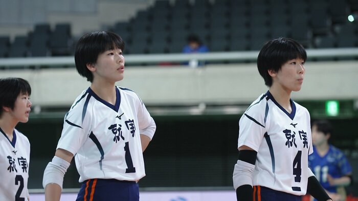 左:妹・深澤つぐみ、右:姉・深澤めぐみ