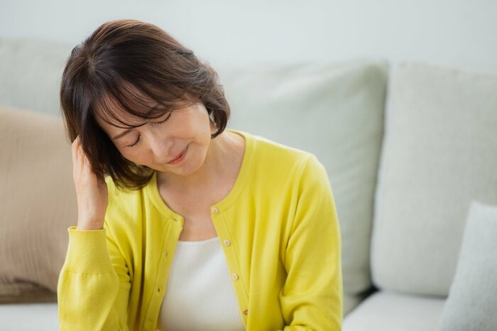 高齢の親と同居しても不安は拭えない（画像：イメージ）