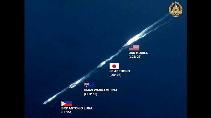 4カ国による隊列航行訓練(The Armed Forces of the Philippines)