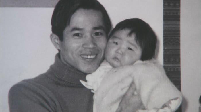 めぐみさんに頬を寄せる父・横田滋さん