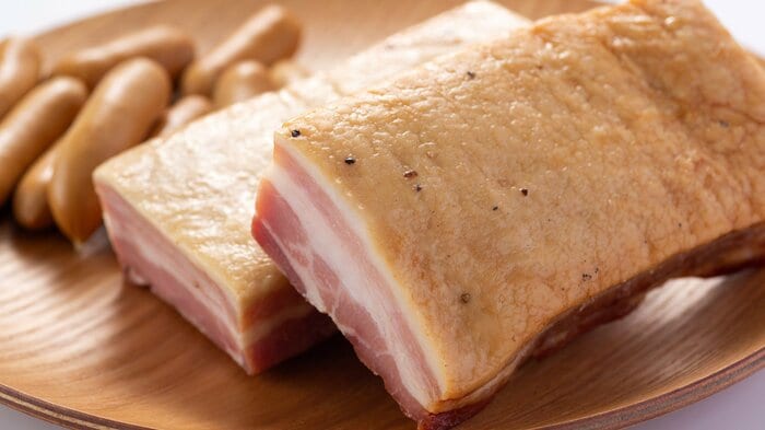 お勧め食材はソーセージやベーコン(画像はイメージ)