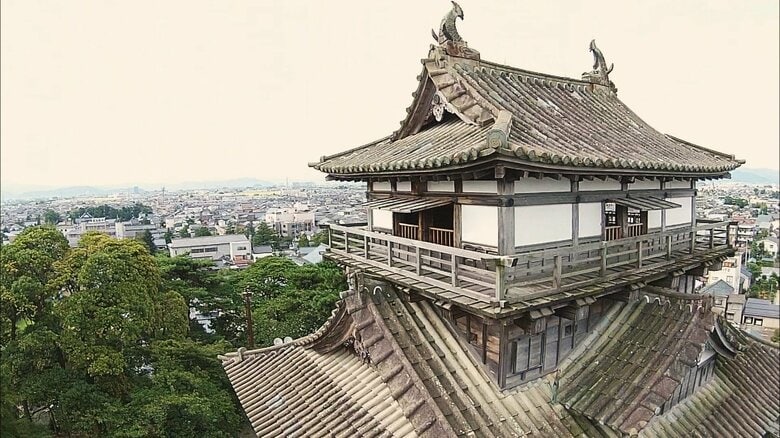 “令和の大改修”　国重要文化財「丸岡城」耐震化　足場を覆う幕には城の外観をプリントし観光と両立　完成予定は2027年11月｜FNNプライムオンライン