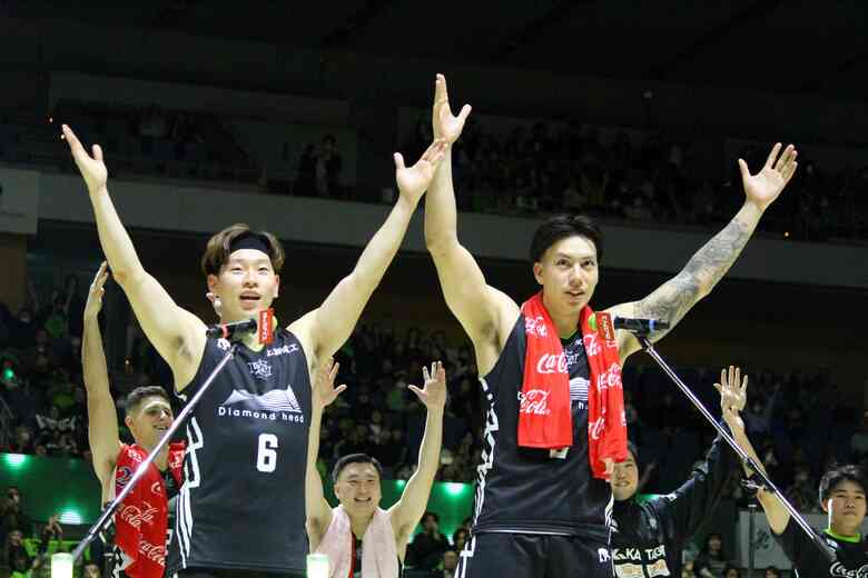 【レバンガ北海道】2点差の接戦を制し8季ぶり5連勝！平日ナイターに5200人 菊地が守備で流れ変え逆転勝ち―ドワイト・ラモスは20得点 富永は徹底マークされながらも11得点｜FNNプライムオンライン