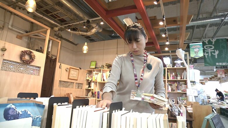 肩の力を抜けるやさしい“居場所”に　市場の一角に生まれた小さな書店　本と“好き”がつなぐ新しい憩いの場【秋田発】　｜FNNプライムオンライン
