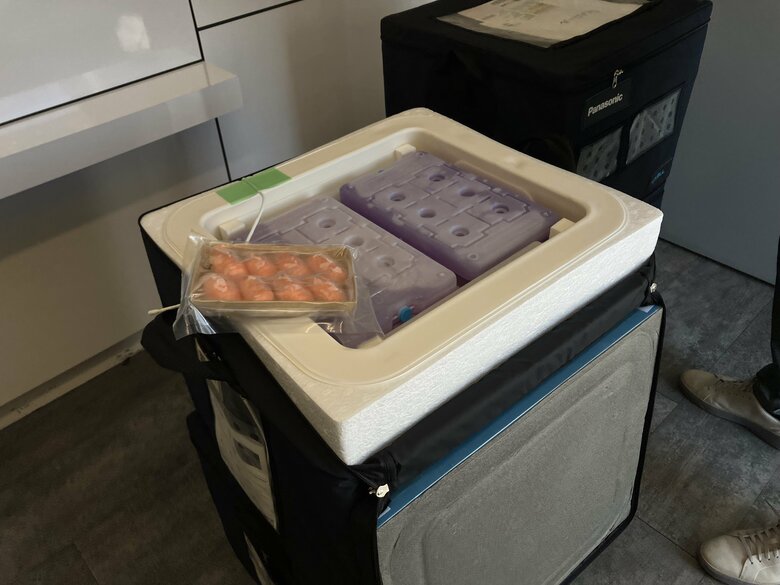 デイブレイク、パナソニックの真空断熱保冷ボックス「VIXELL」を使用し、日本から米国へ冷凍寿司の空輸実証に成功