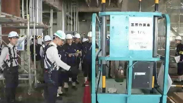 福岡労働局長　空港国内線の複合施設建設現場をパトロール　「全国安全週間」で労災事故防止へ｜FNNプライムオンライン