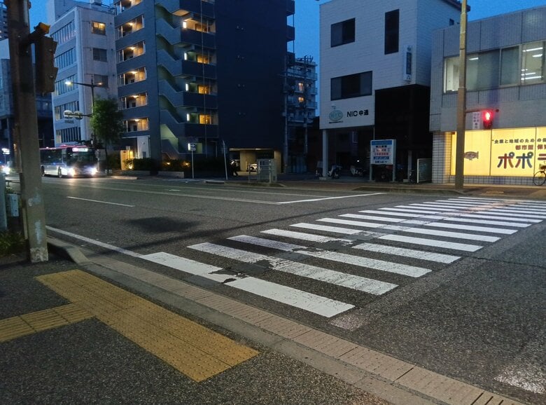 横断歩道を渡っていた8歳の男子児童と路線バスが衝突　男児は頭蓋骨を折る重傷　新潟市中央区｜FNNプライムオンライン