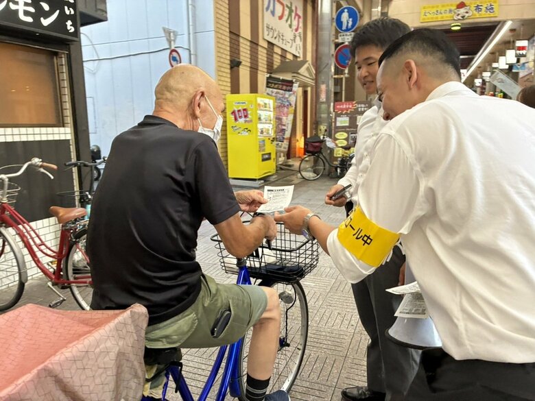 「住民の方が警戒している姿を見せることが犯罪させない土壌に」　”トクリュウ”犯罪を防ぐ！　不審者情報が増加　東大阪で住民約30人が“パトロール”と注意呼びかけ｜FNNプライムオンライン