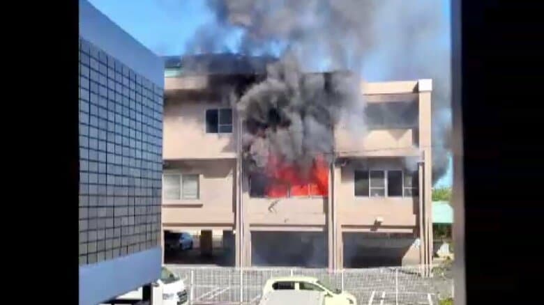 火元は24時間充電中の災害用電源と断定　リチウムイオン電池を内蔵　糸島市のコミュニティセンター火事　破裂音して黒煙上がる　福岡｜FNNプライムオンライン