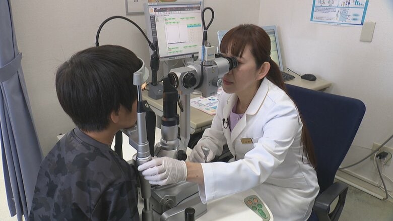 増える『子どもの近視』に注目の対策 「近視の進行を妨げる」新しい目薬治療 眼科医が語る効果と可能性|FNNプライムオンライン