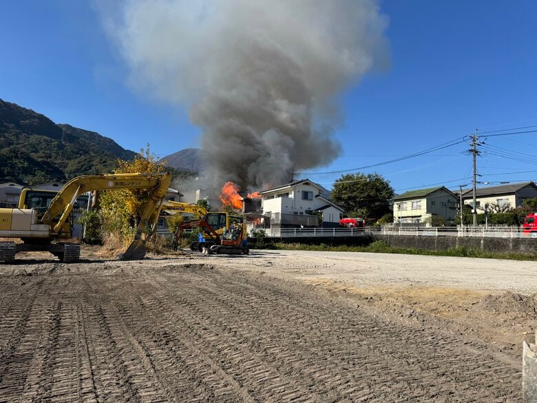 別府市で住宅火災　住宅街が騒然　けが人はなし　大分｜FNNプライムオンライン