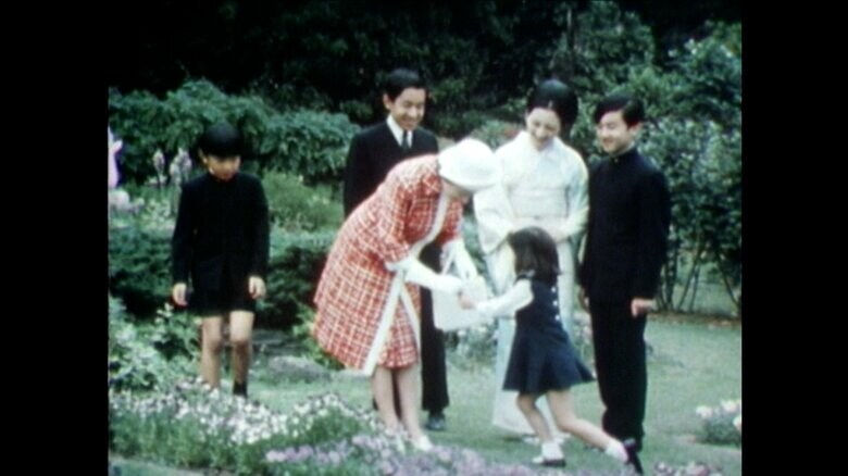 昭和50年(1975年)当時の東宮御所に招かれたエリザベス女王