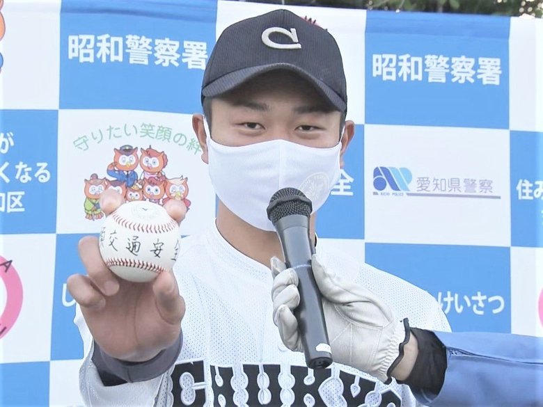 「マウンドとは違う緊張感」ドラフトの目玉・高橋宏斗投手ら中京大中京の野球部やチア部が交通安全PR