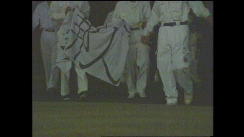 1991年　警察署前に集まる暴走族メンバー