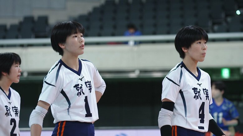 左：妹・深澤つぐみ、右：姉・深澤めぐみ