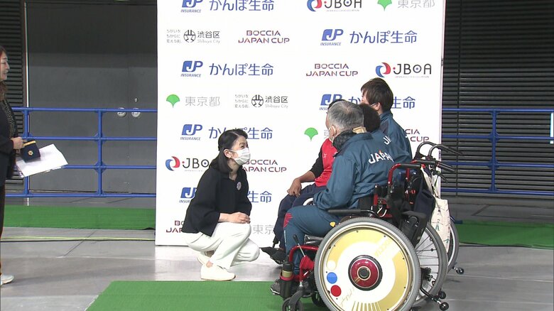 観戦後 選手と懇談される紀子さま
