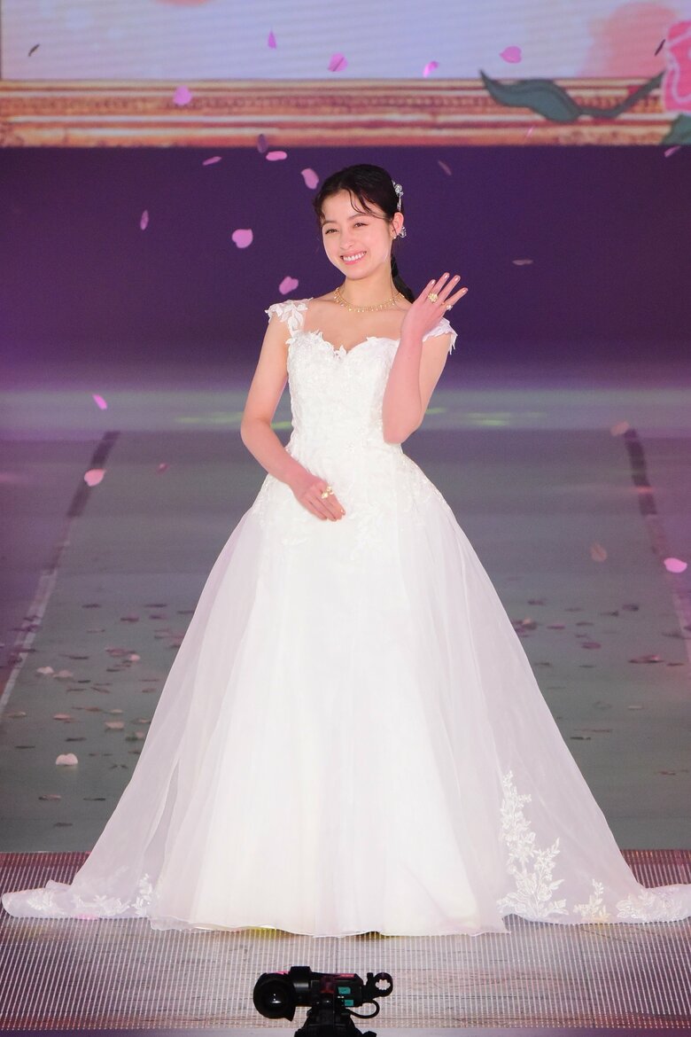 (c)Rakuten GirlsAward 2023 SPRING/SUMMER