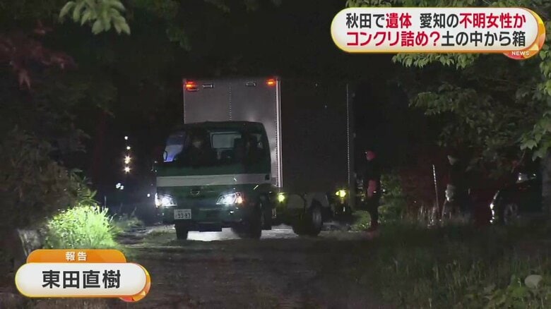 遺体を載せた車両（9日午後9時頃　秋田市）
