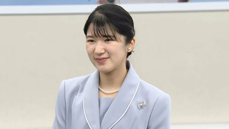 長崎空港に到着された天皇ご一家　9月12日