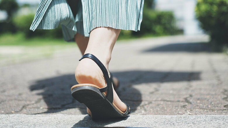 足の甲を押さえられるかがポイント（画像はイメージ）