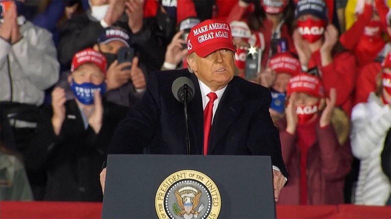 激戦州で連日支持訴え トランプ氏「赤い波が起きる」