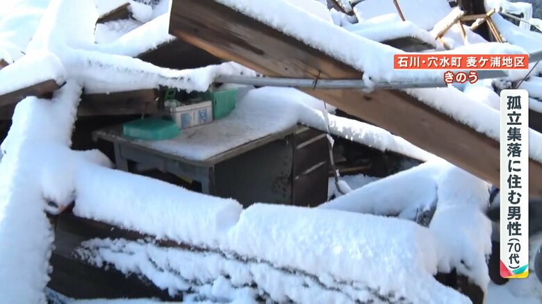 70代男性と娘さんが避難したデスク