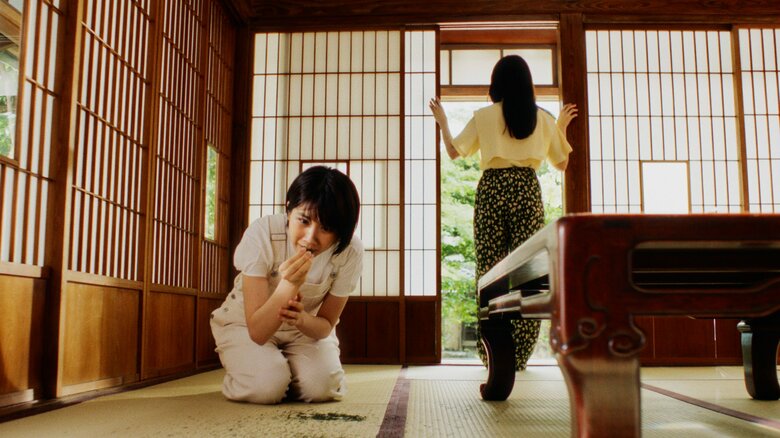 迫真の演技を見せる　松本穂香さん