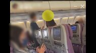 【▶動画を見る】飛行機内でCAに「ゴミ女」　“日本人女性”が怒鳴り続ける