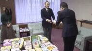 「字を読んで頭の中で想像してほしい」　越前松平家の第20代当主・松平宗紀さんが児童に本をプレゼント　福井