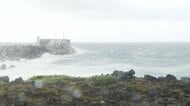 【中継】台風25号が接近する東京・八丈島　強風で海は白波　フェリー欠航続き店は食料品在庫減少　連休予約もキャンセル相次ぐ