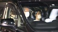 【速報】小室夫妻“新居”に到着 眞子さん 髪おろし着替えも