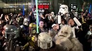 感涙マニアもスター・ウォーズ完結編公開 六本木にコスプレ軍団集結