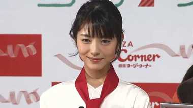 ひとり暮らしの浜辺美波 サンタクロースとの不思議な関係!?