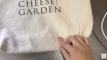 トートバッグの黒ずみは消しゴムで消える？洗濯機だけでは落とせない汚れもキレイにする効果的な洗い方