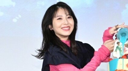 浜辺美波「なったことないし…」 夫婦で大切なことに困惑？　賀来賢人の最近の夫婦の会話は「乾燥機までやっといたよ」