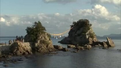 初日の出の名所で迎春準備　豊後二見ヶ浦で夫婦岩の大しめ縄張り替え　元日には花火も打ち上げ　大分　