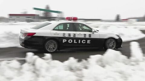 【パトカーがサーキットを疾走】レーシングドライバーが警察官に運転を直接指導＿緊急時の追跡・加速の仕方など「プロの技術」で交通取り締まりを訓練〈北海道更別村〉