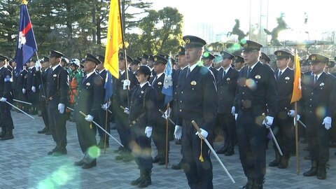 新年恒例の警視庁年頭部隊出動訓練　約1200人の警察官が参加し白バイや特殊車両など130台余り出動