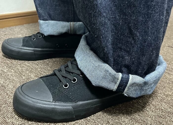 裾を3回以上巻くと厚みが出て“浮き輪”状態に（特集班撮影）