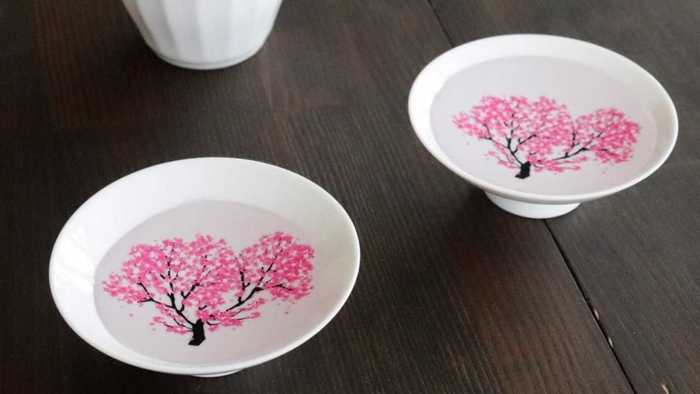 冷酒を注ぐと「枯れ木に桜が咲く“盃”」がフシギ…自宅で楽しめるお花見の仕掛けを聞いてみた