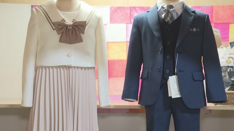 イオンモールを意識…ランドセル・子ども服専門店の戦略「ここでしか買えない」品ぞろえ強化　初の小学校入学服の試着・販売会を開催｜FNNプライムオンライン