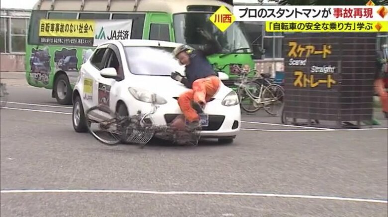 プロのスタントマンが事故を再現 衝突・巻き込みの怖さ伝える…高校生が安全な自転車の乗り方学ぶ【山形発】｜FNNプライムオンライン