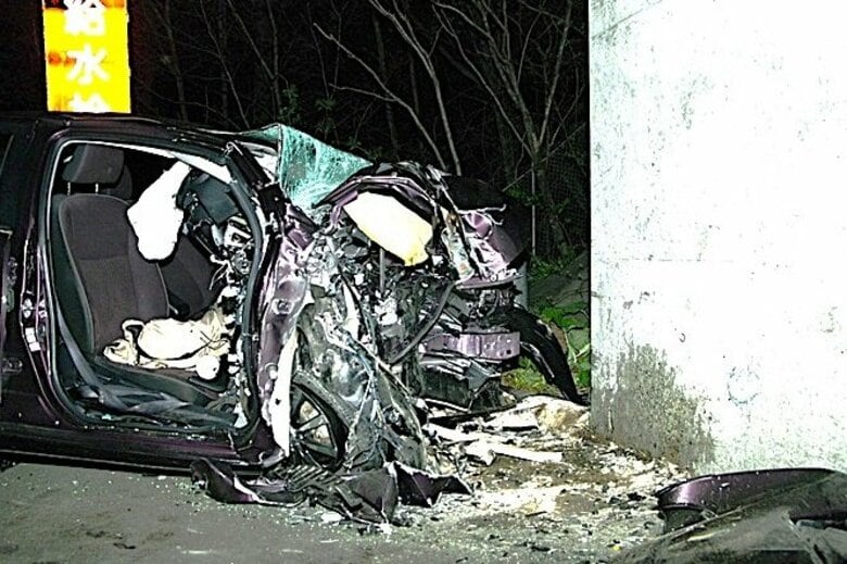 【原型をとどめないほどグシャグシャに…】高速道路のトンネル付近で壁に激突大破…車を運転していた40代男性が死亡…現場はほぼ直線道路＿北海道・道東自動車道｜FNNプライムオンライン