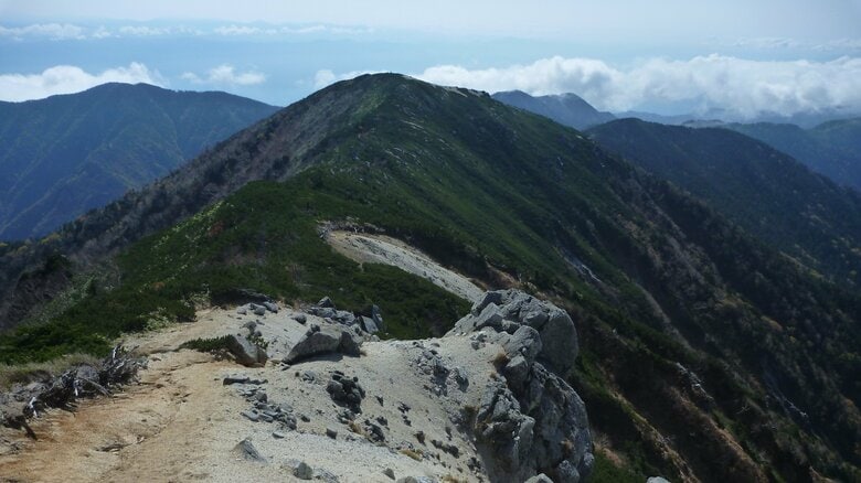 「意識がない状態」と救助要請　中央アルプス南越百山の山頂付近で奈良県の71歳男性が体調不良で行動不能　6日早朝からヘリコプターで救助へ｜FNNプライムオンライン