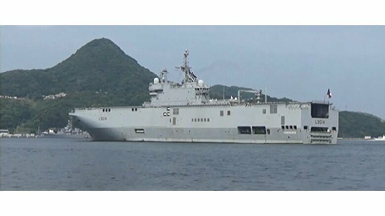 フランス軍強襲揚陸艦「トネール」 長崎・佐世保港 5月 提供:海上自衛隊