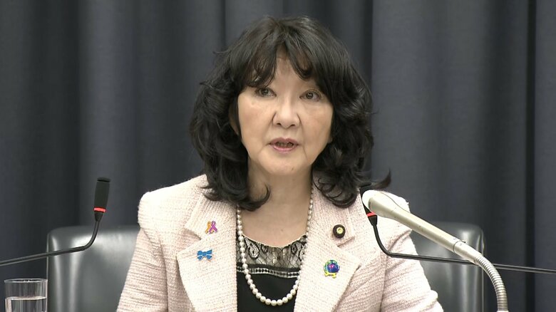 20日朝の閣議後会見はいつもの髪形