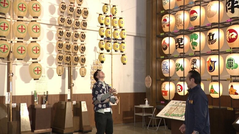 はんてんを着用して竿燈の演技が体験できる