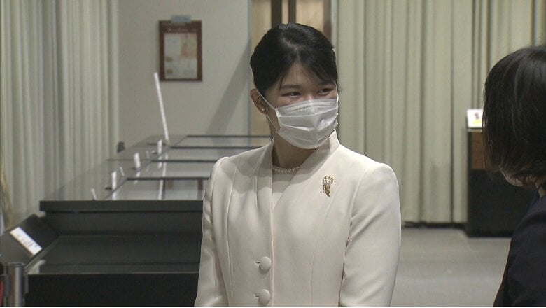 初の単独公務で「夢見る光源氏」展を鑑賞された　国立公文書館　5月11日