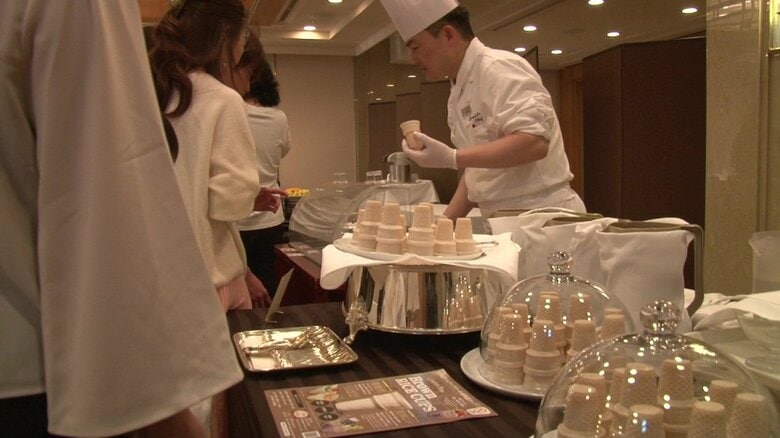 東京・帝国ホテルで開かれた『フードバリアフリーブッフェ』の様子